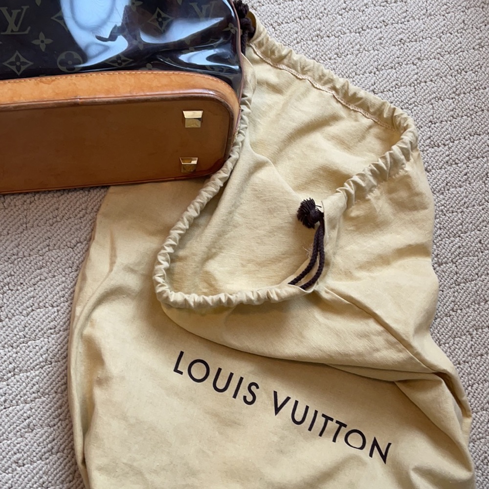 Louis Vuitton - Picture 11 of 12